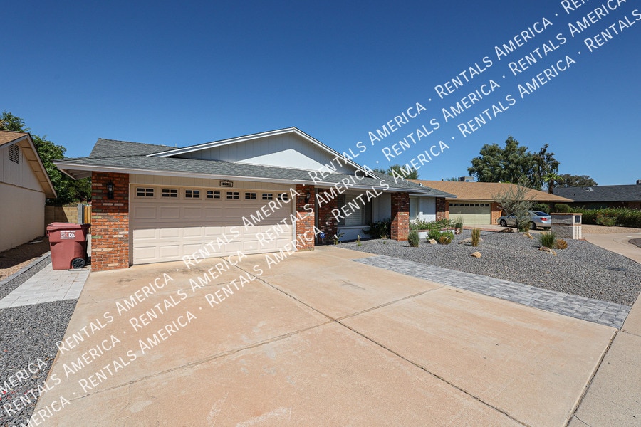 10534 E Mercer Ln in Scottsdale, AZ - Building Photo