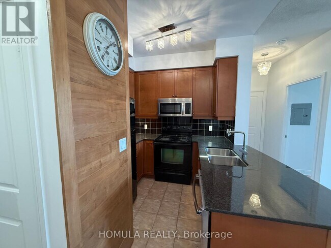 90 Absolute Ave in Mississauga, ON - Building Photo - Building Photo