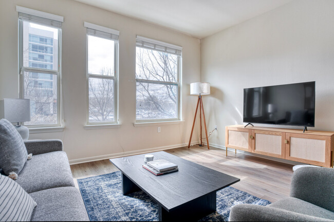 3210 Esperanza Crossing in Austin, TX - Foto de edificio - Building Photo