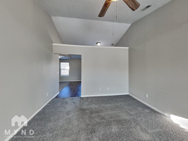 3704 Bearwood Dr in Indianapolis, IN - Foto de edificio - Building Photo