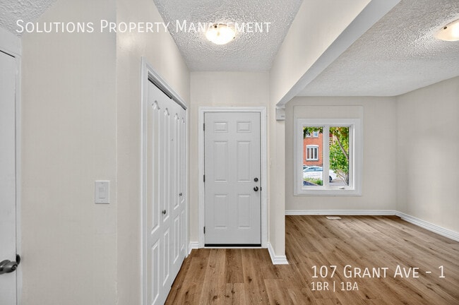 107 Grant Ave in Hamilton, ON - Building Photo - Building Photo