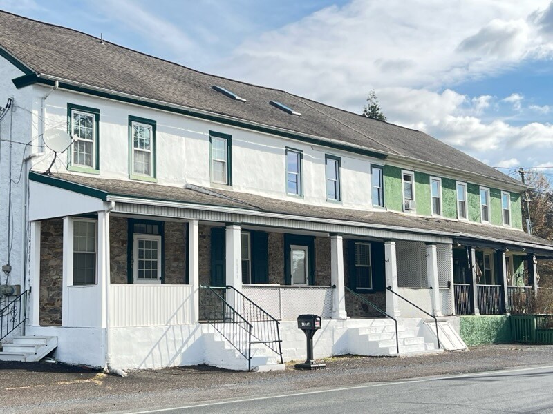 7404 Boyertown Pike in Douglassville, PA - Foto de edificio