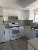 11163 NW 7th St in Miami, FL - Building Photo