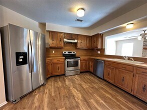 1047 Private Rd 3022 in Elgin, TX - Building Photo - Building Photo