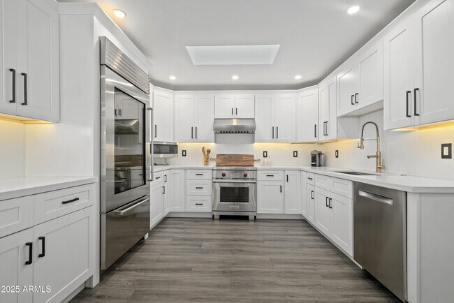 7322 E Sierra Vista Dr in Scottsdale, AZ - Foto de edificio - Building Photo