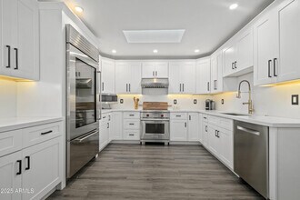 7322 E Sierra Vista Dr in Scottsdale, AZ - Building Photo - Building Photo