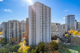 80 St. Clair in Toronto, ON - Building Photo - Building Photo