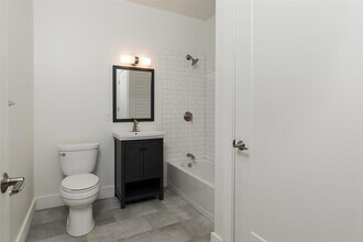 35 Van Nydeck Ave, Unit 101 in Beacon, NY - Building Photo - Building Photo