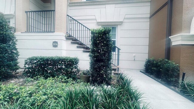 1056 Parma Cir
