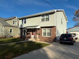 240 N Spring St in Port Washington, WI - Building Photo