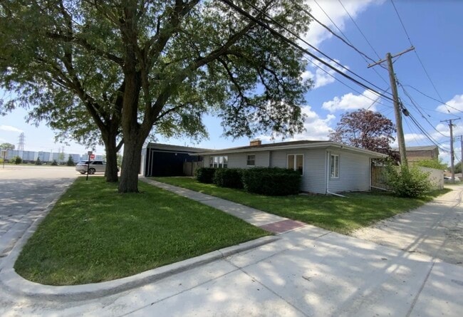 4642 Hawthorne Ave in Lyons, IL - Building Photo - Building Photo