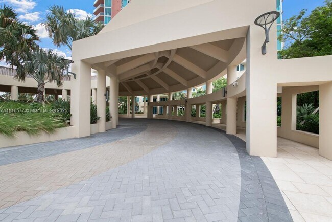400 South Pointe Dr in Miami Beach, FL - Building Photo - Building Photo