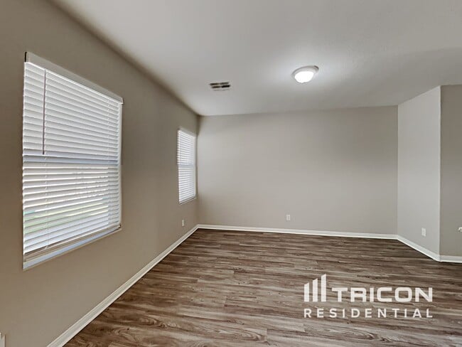 8424 Quarentina Ave in Las Vegas, NV - Building Photo - Building Photo