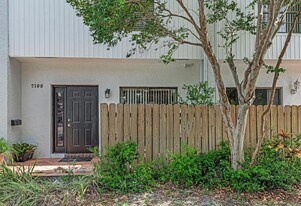 2108 NE 44th St in Lighthouse Point, FL - Building Photo