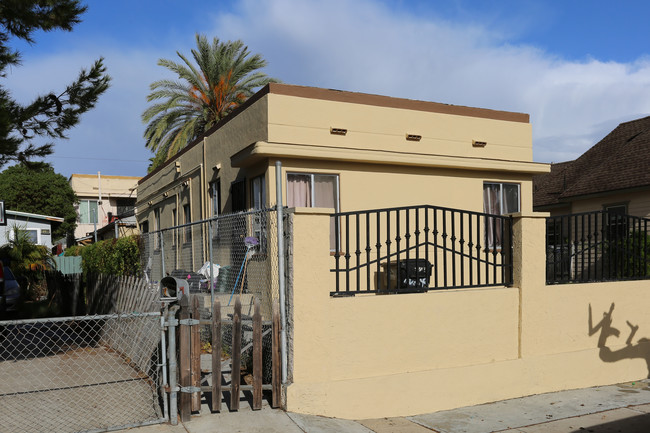 2242-2248 Julian Ave in San Diego, CA - Building Photo - Building Photo