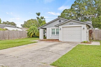 2917 Burr Oak Dr in Tampa, FL - Building Photo - Building Photo