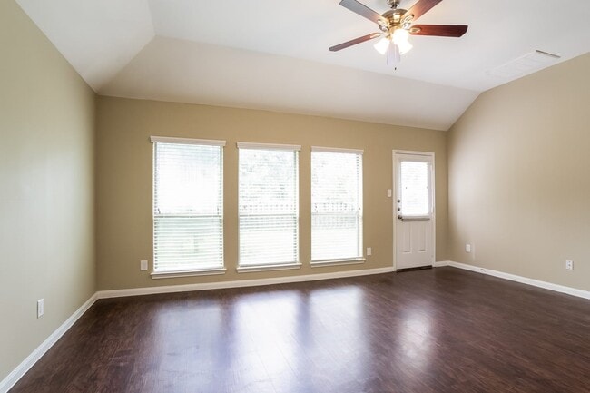 13433 Raintree Dr in Montgomery, TX - Building Photo - Building Photo