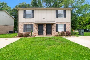 501 S Edgewood Cir in Pensacola, FL - Building Photo