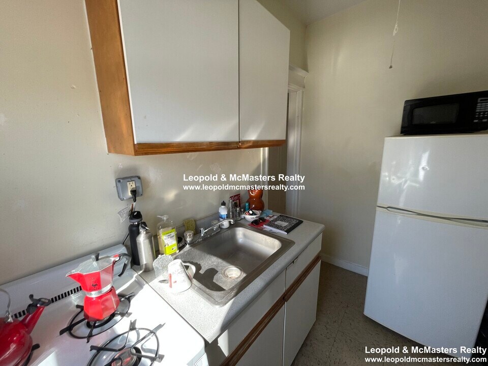 37 Woodstock Ave in Boston, MA - Building Photo