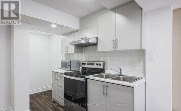 565 Edenbrook Hill Dr in Brampton, ON - Building Photo - Building Photo