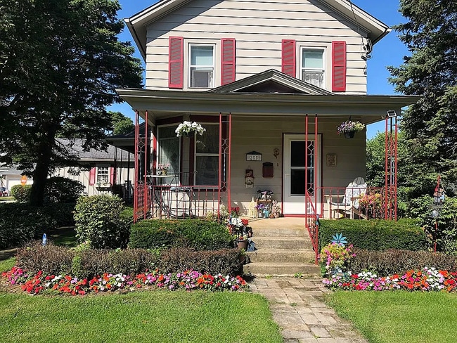 property at 205 N Illini St