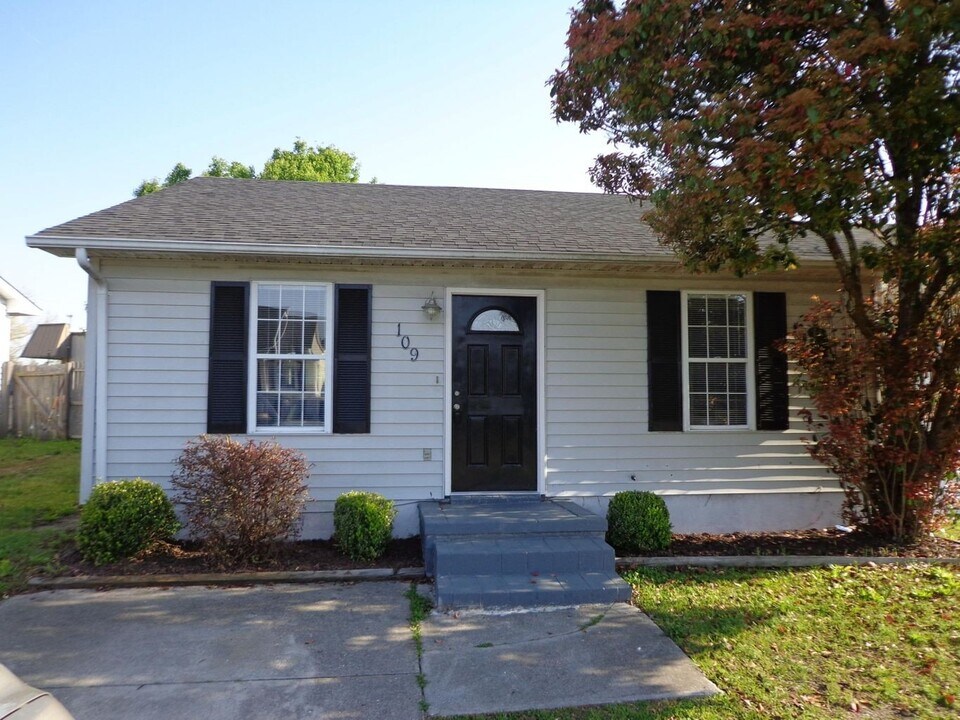 109 Creekview Dr in Jacksonville, NC - Building Photo