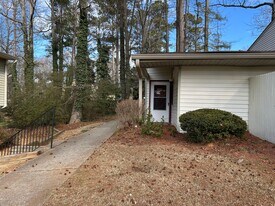 3850 Mulkey Cir SW in Marietta, GA - Building Photo
