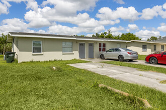 205 Granada Blvd in North Port, FL - Building Photo - Building Photo