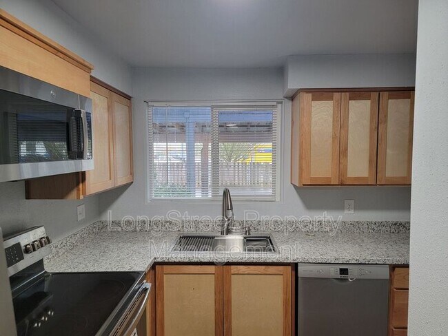 3141 N Shore Dr SE in Albany, OR - Building Photo - Building Photo