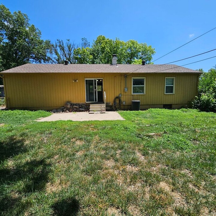 7406 Elm Ave in Raytown, MO - Building Photo