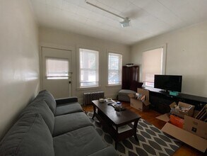 2224 Murray Hill Rd in Cleveland, OH - Foto de edificio - Building Photo