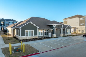Denton Grove in Denton, TX - Foto de edificio - Building Photo