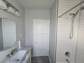 7846 S Cregier Ave, Unit 3 in Chicago, IL - Building Photo - Building Photo