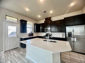 8758 Laurel Crest Dr in Sienna, TX - Building Photo - Building Photo