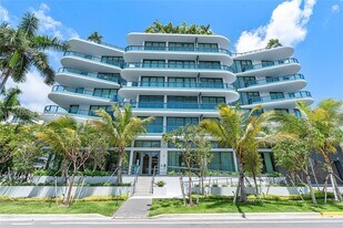 9901 W Bay Harbor Dr in Bay Harbor Islands, FL - Building Photo