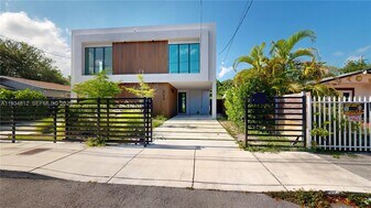 353 NW 50th St in Miami, FL - Building Photo