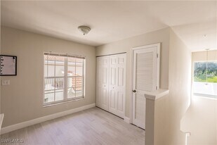 4950 Deerfield Way in Naples, FL - Building Photo