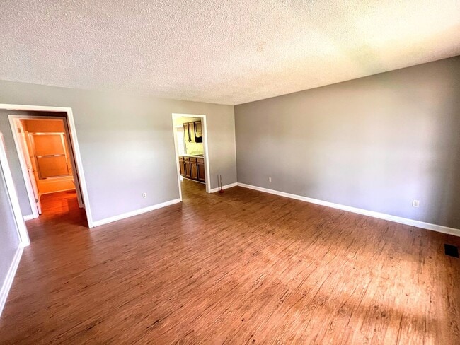 property at 1404 Valleywood Dr