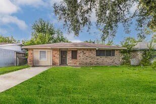 7302 England St in Houston, TX - Building Photo