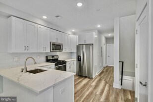 2537 Cecil B. Moore Ave in Philadelphia, PA - Building Photo