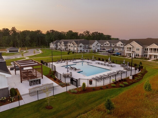 Seasons at Grafton in Grafton, WI - Foto de edificio - Building Photo