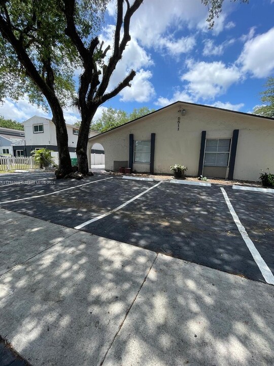 5511 SW 43rd Terrace in Fort Lauderdale, FL - Building Photo