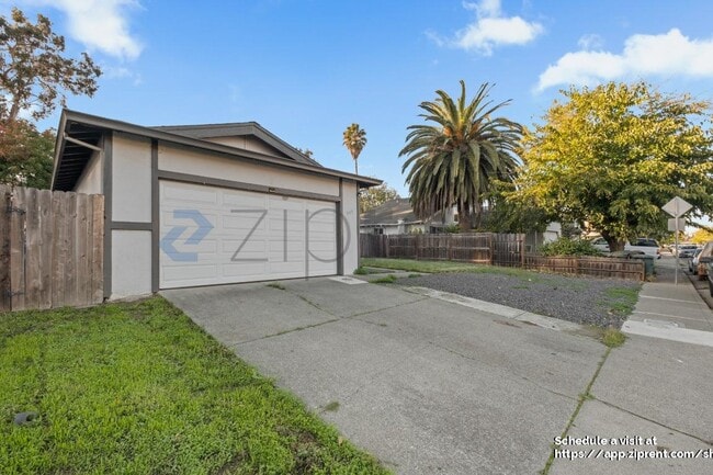 325 Falcon Dr in Vallejo, CA - Building Photo - Building Photo