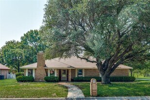 2917 Fladger Dr in Denton, TX - Building Photo