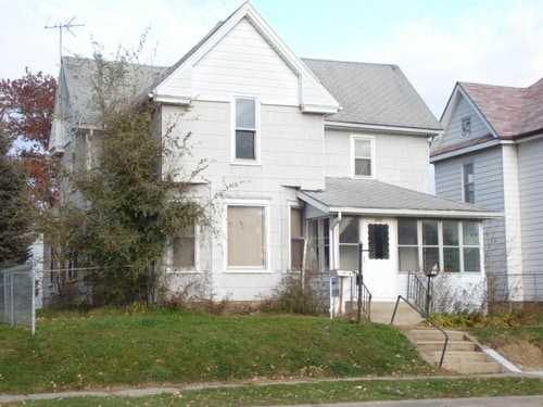 1241 South St in Waterloo, IA - Foto de edificio