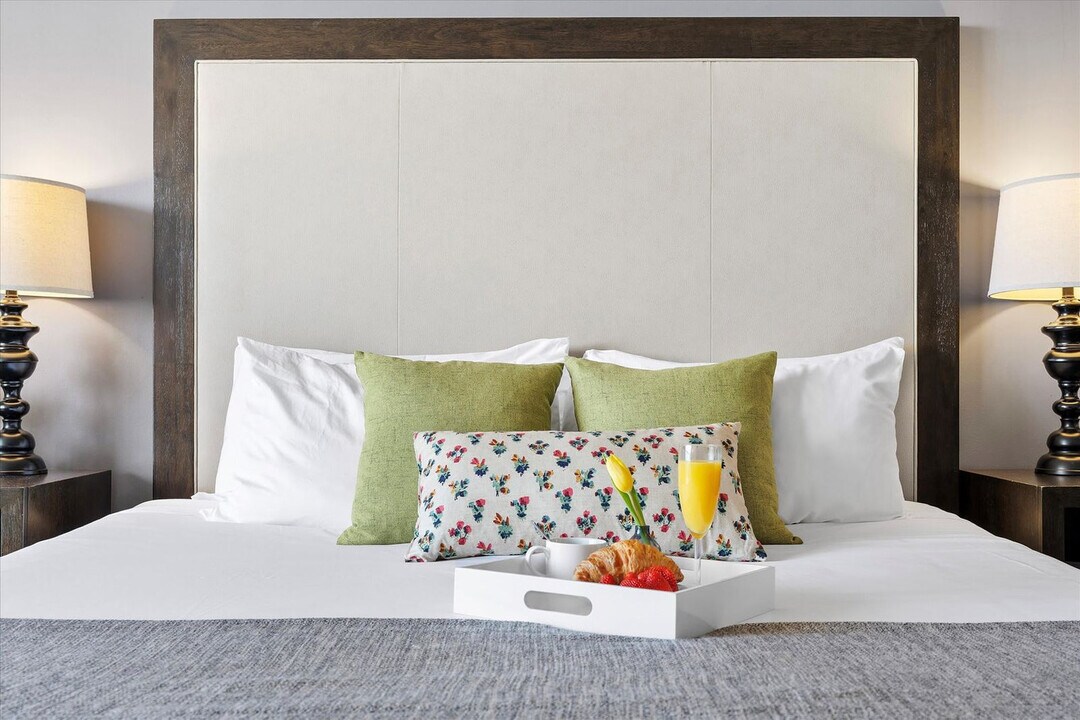 2889 McFarlane Rd in Miami, FL - Building Photo