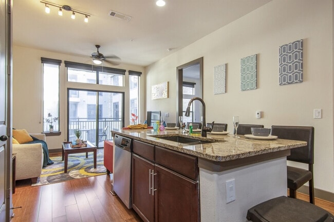 5351 W Alabama St in Houston, TX - Building Photo - Building Photo