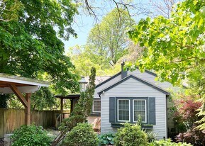 3263 Bishop St in Cincinnati, OH - Building Photo