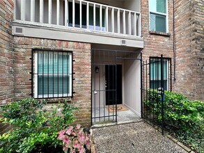 5528 Beverly Hill St in Houston, TX - Building Photo - Building Photo