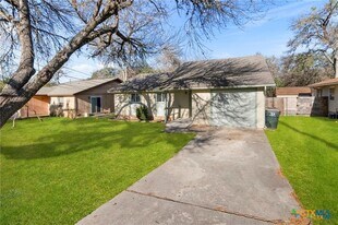 2016 Nevada St in San Marcos, TX - Building Photo